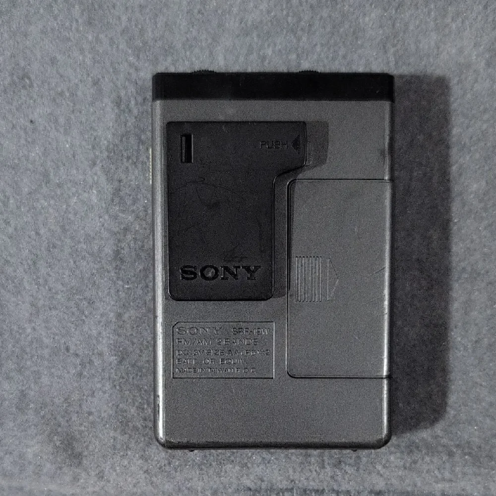 Sony Walkman SRF-19W Portable FM/AM Radio Vintage Grey